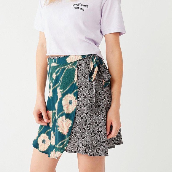 COPY - Urban Outfitters Printed Skirt - never worn - Picture 2 of 2